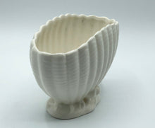 Load image into Gallery viewer, Small Vintage Sylvac Clam Shell Vase.
