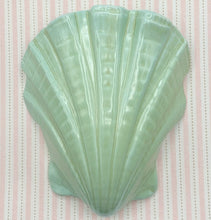 Load image into Gallery viewer, Vintage Green Shell Wall Pocket
