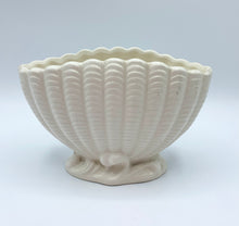 Load image into Gallery viewer, Small Vintage Sylvac Clam Shell Vase
